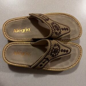 $99 Alegria Vanessa Mandala Natural Sandal Euro size 39